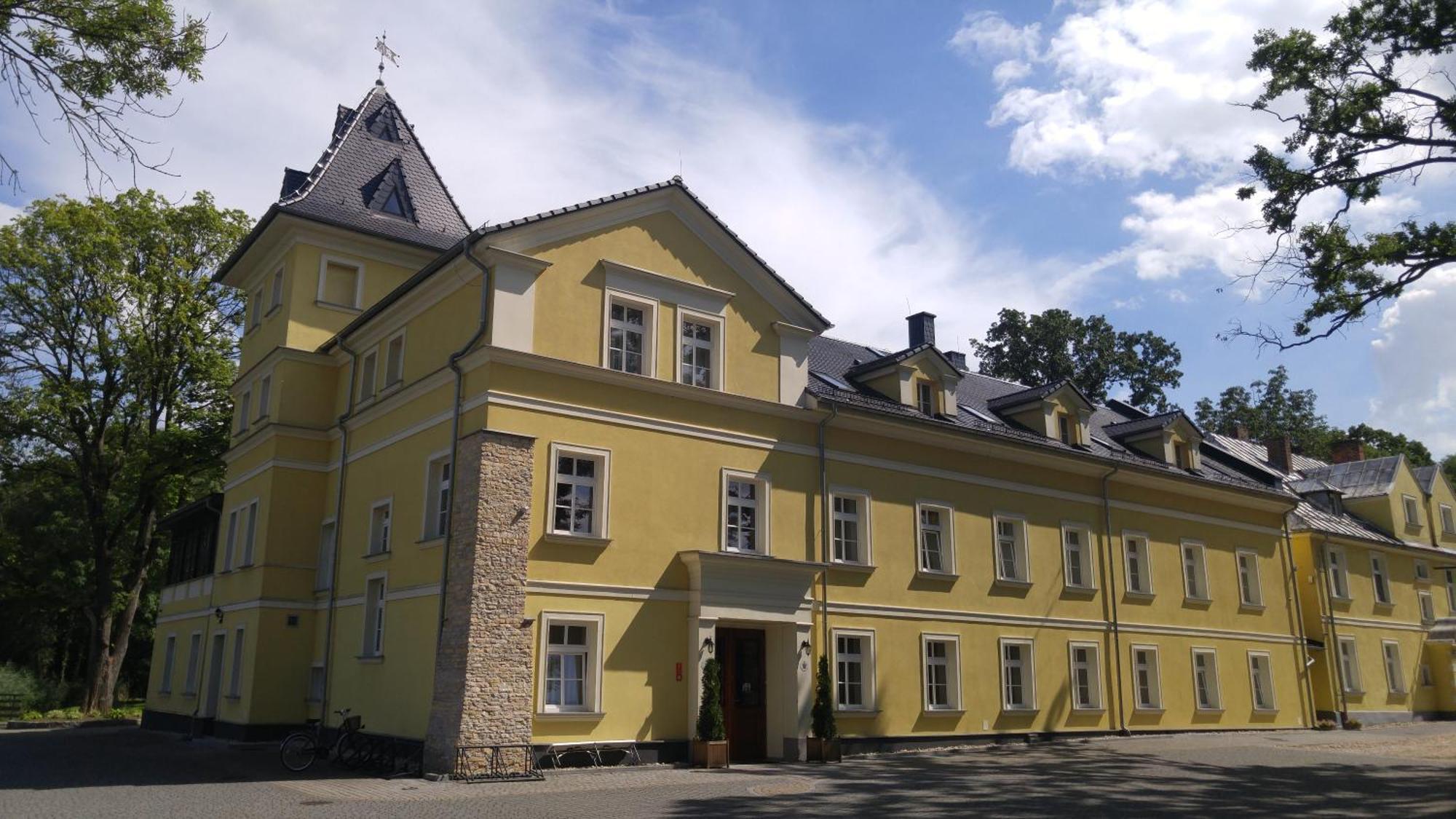 Palac Lucja Bb Hotell