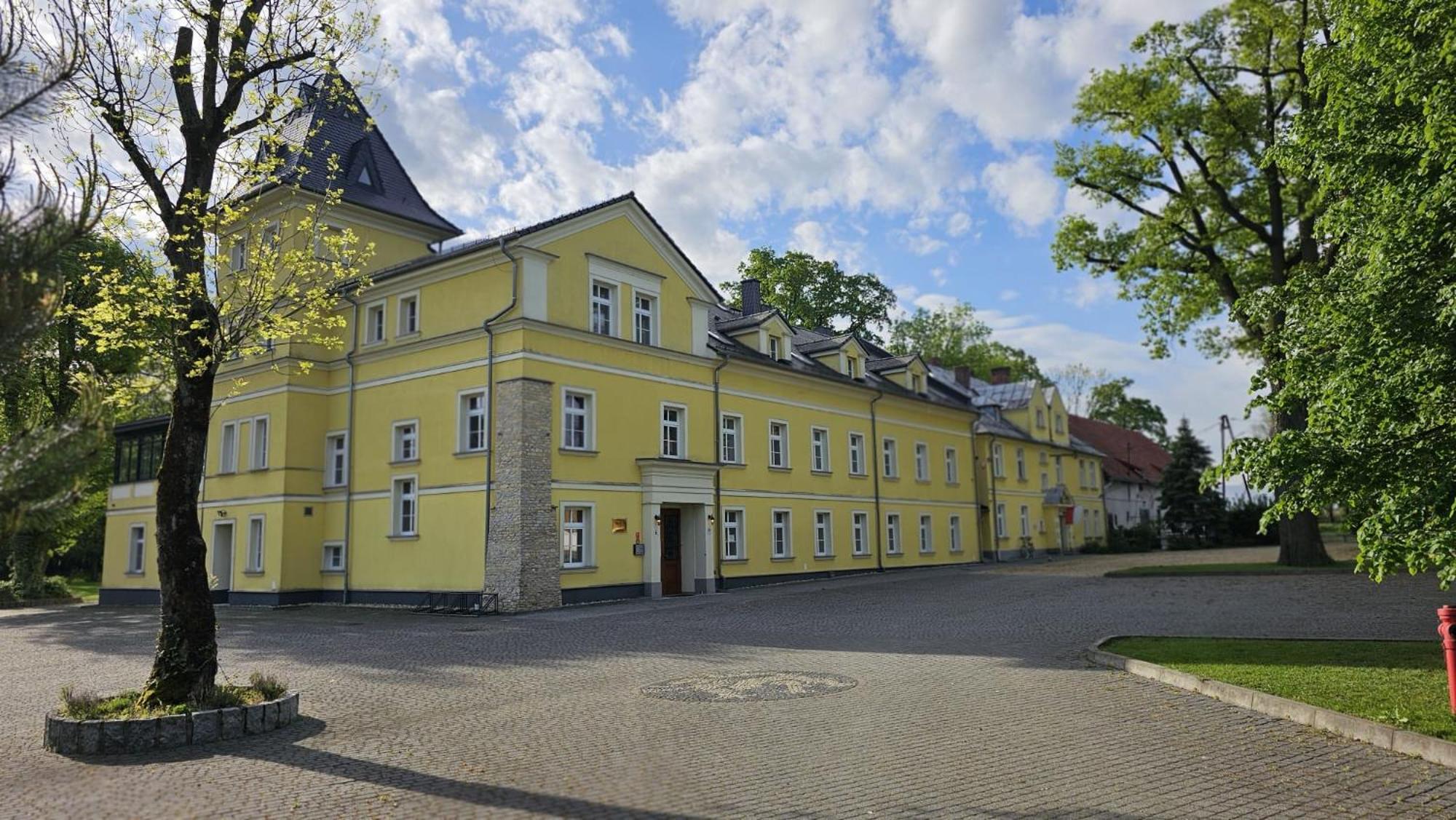Palac Lucja Bb Hotell Zakrzów