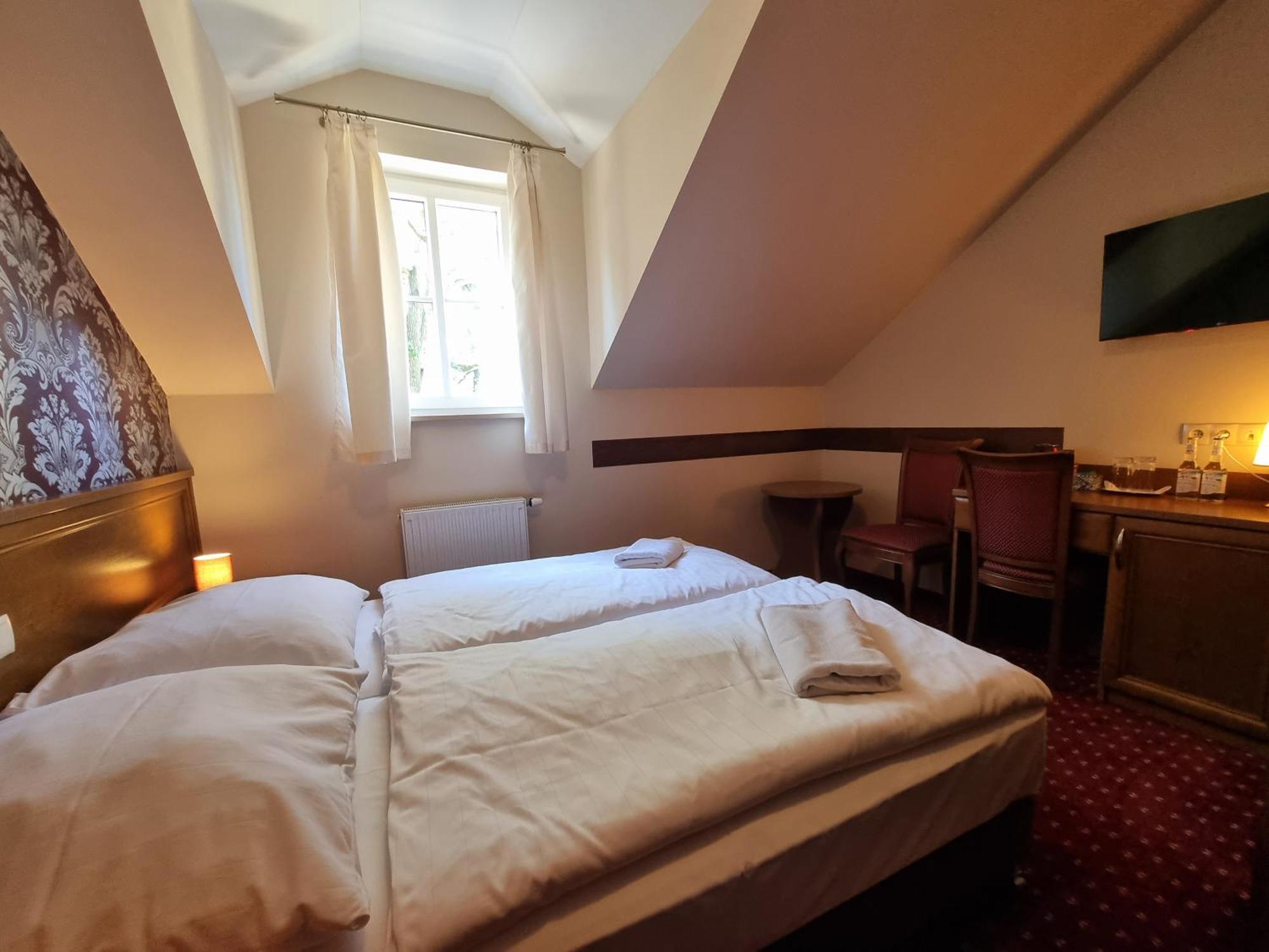 Palac Lucja Bb Hotell Zakrzów