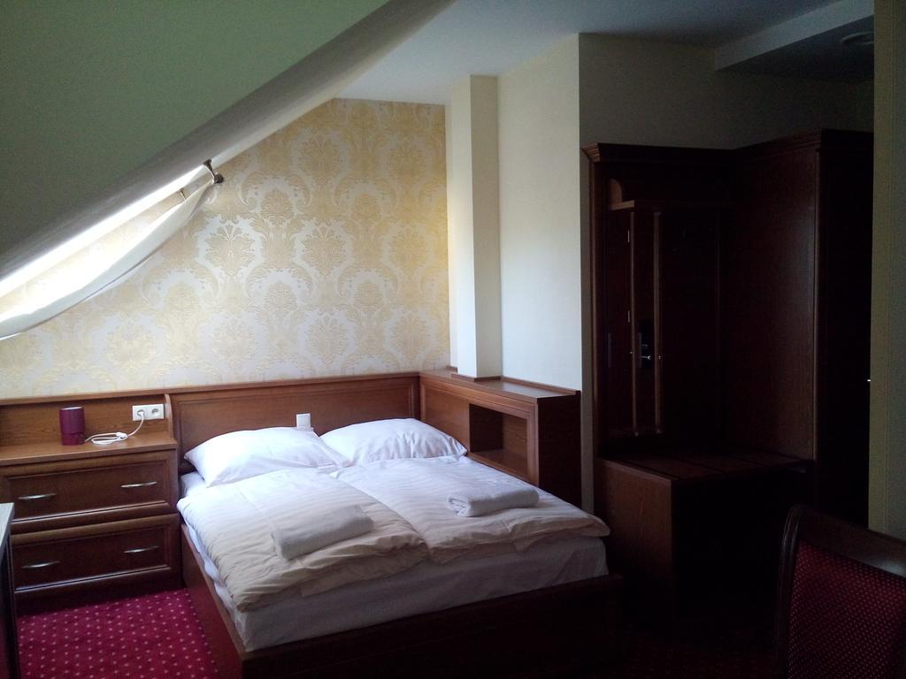 Palac Lucja Bb 3* Zakrzów